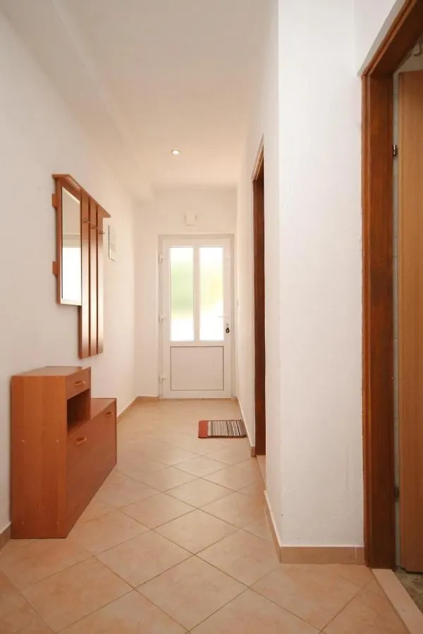 Apartment Preko 8384A 0*,  Κροατία