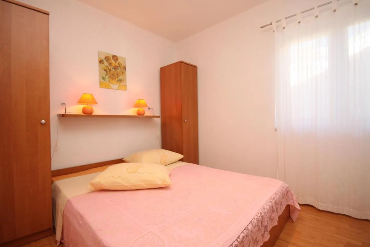 Apartment Preko 8384A