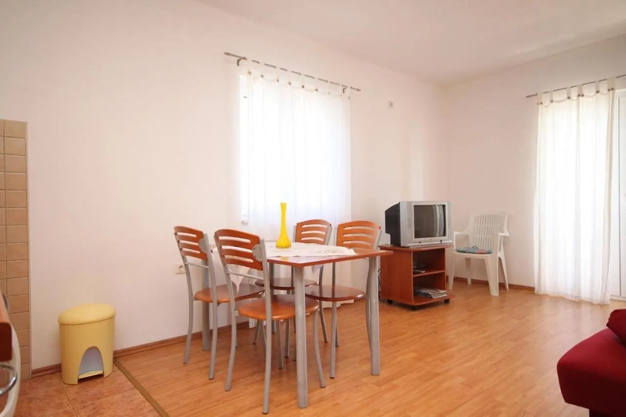 Apartment Preko 8384A Κροατία