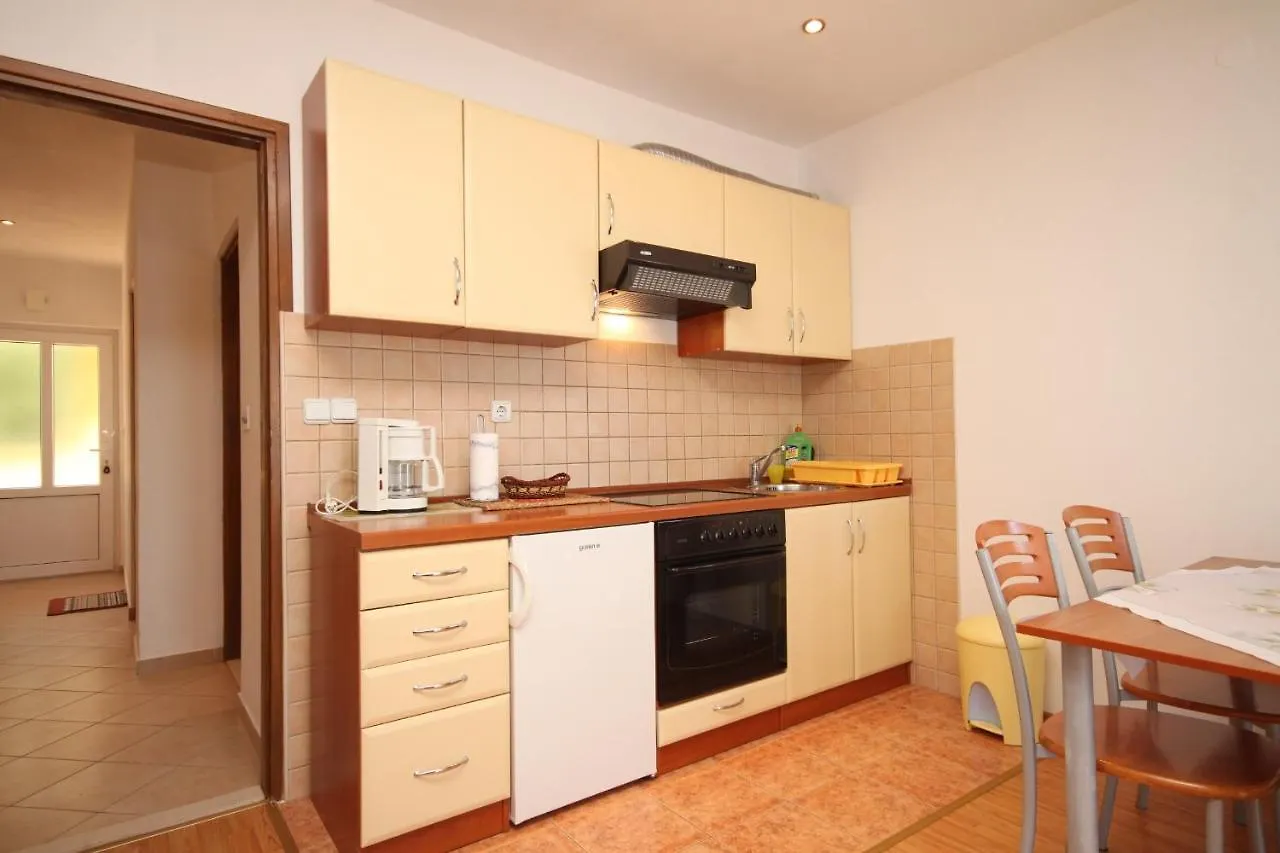 Apartment Preko 8384A Κροατία